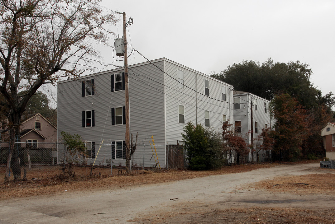 Attaway Apartments in Charleston, SC - Building Photo