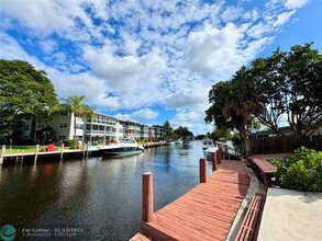 1205 SW 12th Ct in Fort Lauderdale, FL - Foto de edificio - Building Photo