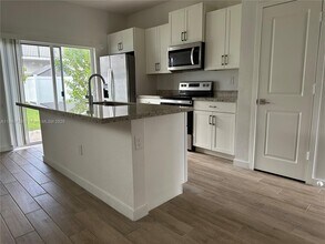 752 SE 17th St in Florida City, FL - Building Photo - Building Photo