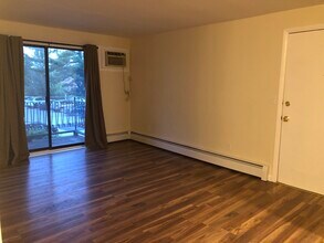 136 Mammoth Rd-Unit -12 in Hooksett, NH - Building Photo - Building Photo