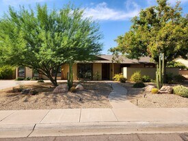 517 E Bishop Dr in Tempe, AZ - Building Photo