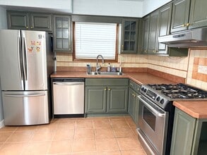 107 Ebony St in Staten Island, NY - Building Photo - Building Photo