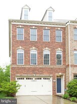 5255 Stream Bank Ln in Greenbelt, MD - Building Photo