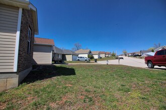 116 Pioneer Ct in Waynesville, MO - Building Photo - Building Photo