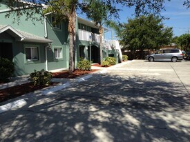 514 Northeast 24th Place, Unit Unit#21 in Cape Coral, FL - Building Photo