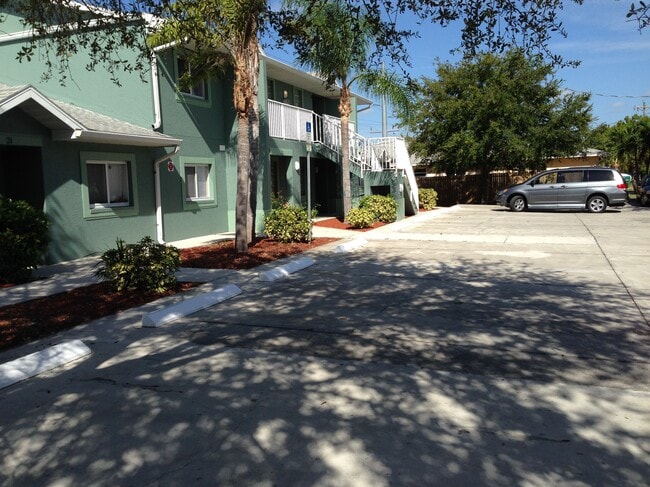 514 Northeast 24th Place, Unit Unit#21