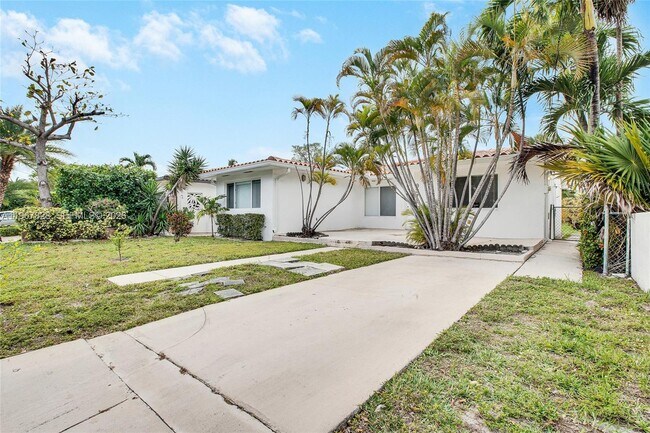 9372 Abbott Ave in Surfside, FL - Building Photo - Building Photo