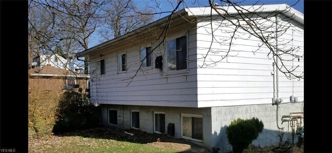 1336 Brittain Rd in Akron, OH - Building Photo - Building Photo