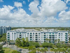 2401 NE 65th St in Fort Lauderdale, FL - Building Photo - Building Photo
