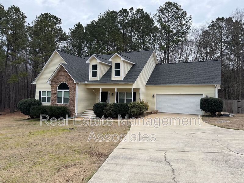 107 Jacqueline Dr in Griffin, GA - Building Photo