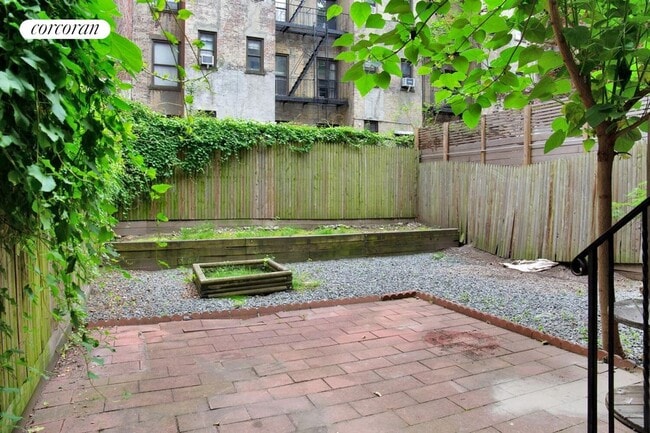 350 E 89th St in New York, NY - Building Photo - Building Photo