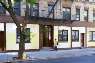 302 Mott St in New York, NY - Building Photo - Building Photo