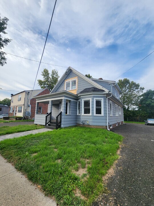 322 Blake St in New Haven, CT - Building Photo