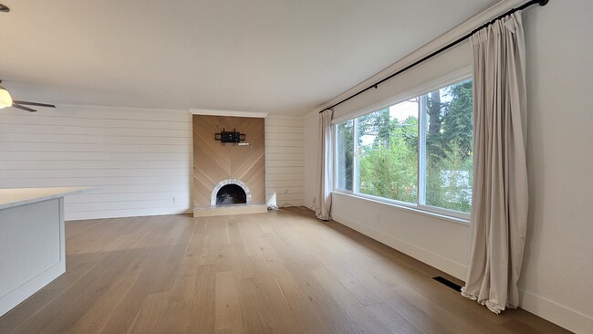 1587 Stayte Rd in White Rock, BC - Building Photo - Building Photo