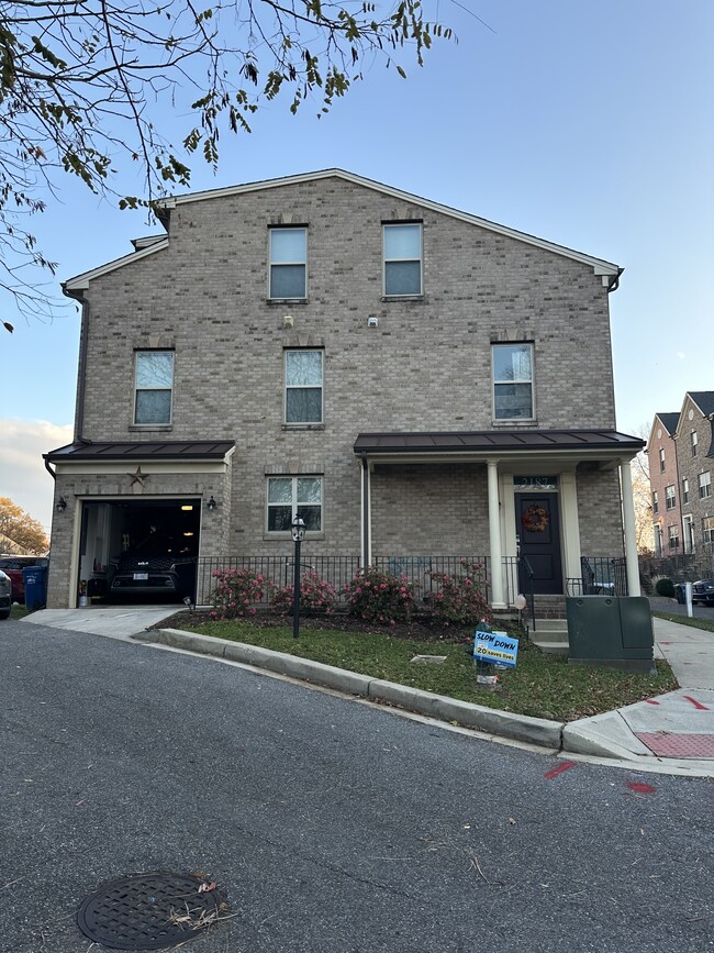 2187 Half Moon Pl NE in Washington, DC - Foto de edificio - Building Photo