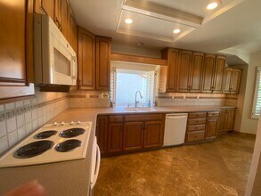 1605 El Paseo Dr in San Marcos, CA - Building Photo - Building Photo