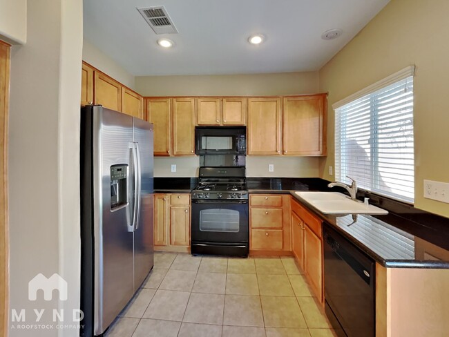 8776 Charm Canyon Ave in Las Vegas, NV - Building Photo - Building Photo