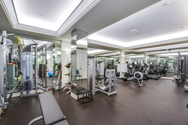 701 Ocean Ave, Unit 306 in Santa Monica, CA - Foto de edificio - Building Photo