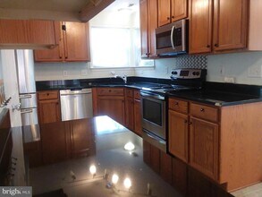 13717 Gullivers Trail in Bowie, MD - Building Photo - Building Photo