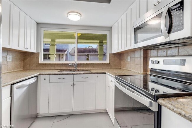 15 Watercolor Way, Unit 15 in Naples, FL - Building Photo - Building Photo