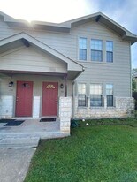 148 Sendero Dr in Huntsville, TX - Building Photo