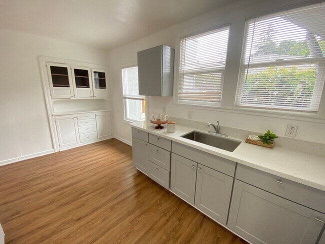 2347-2351 82nd Ave in Oakland, CA - Building Photo - Building Photo