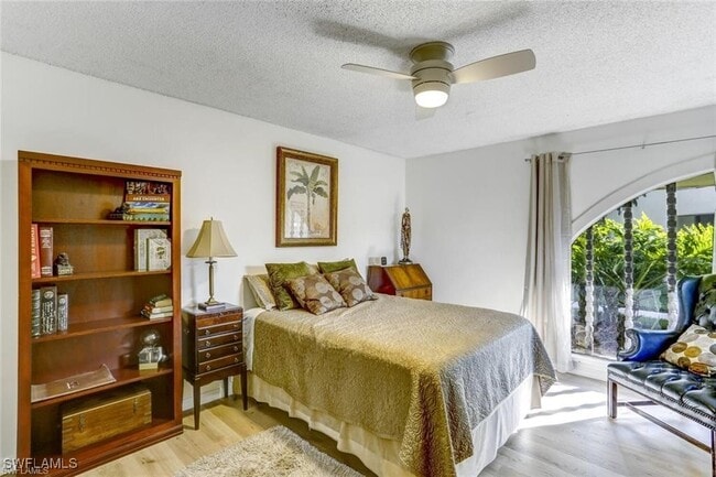 property at 925 Palm View Dr