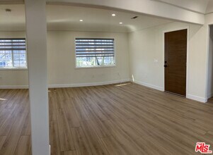 1270 S Bronson Ave in Los Angeles, CA - Building Photo - Building Photo