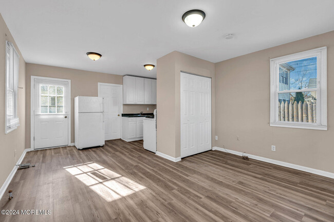 29 Drs James Parker Blvd in Red Bank, NJ - Building Photo - Building Photo
