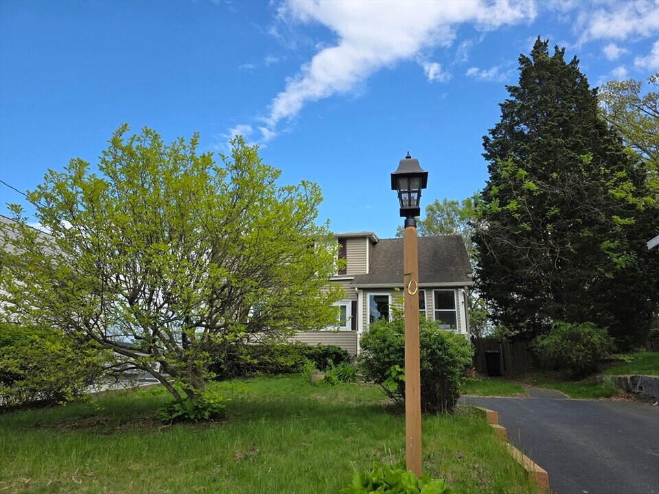 70 Albertina St in Quincy, MA - Building Photo