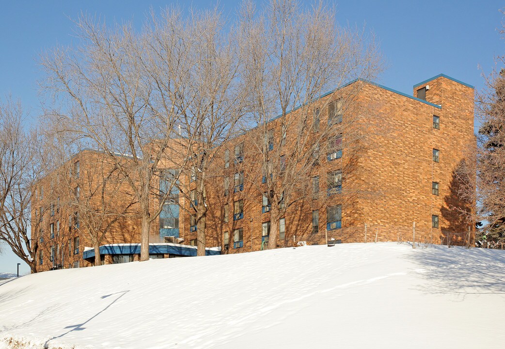 Labor Plaza in St. Paul, MN - Building Photo