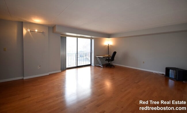 1243 Beacon St, Unit 2D