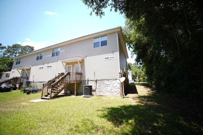 2403 Hartsfield Rd in Tallahassee, FL - Building Photo - Building Photo