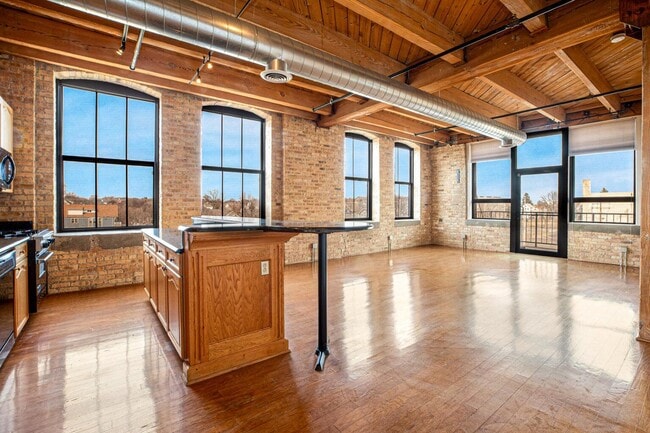 234 E Reservoir Ave in Milwaukee, WI - Building Photo - Building Photo