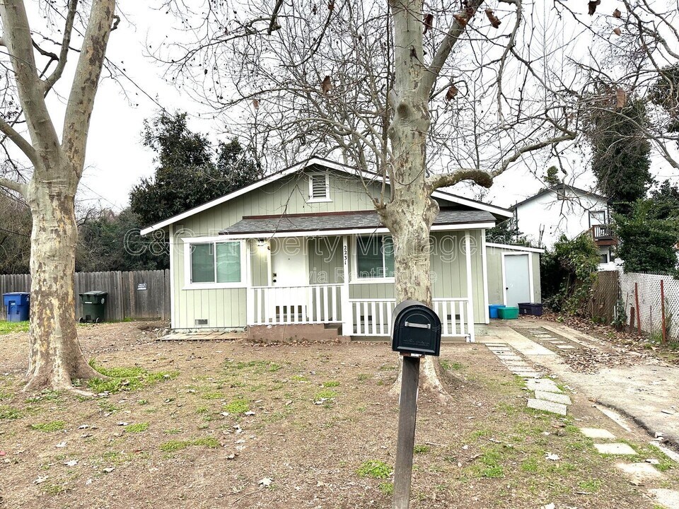 2231 Morell St in Sacramento, CA - Building Photo