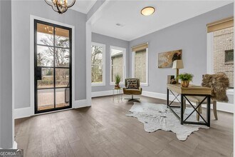 909 Sunny Meadows Ln in Marietta, GA - Foto de edificio - Building Photo