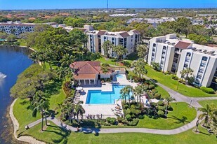 820 Lavers Cir in Delray Beach, FL - Building Photo