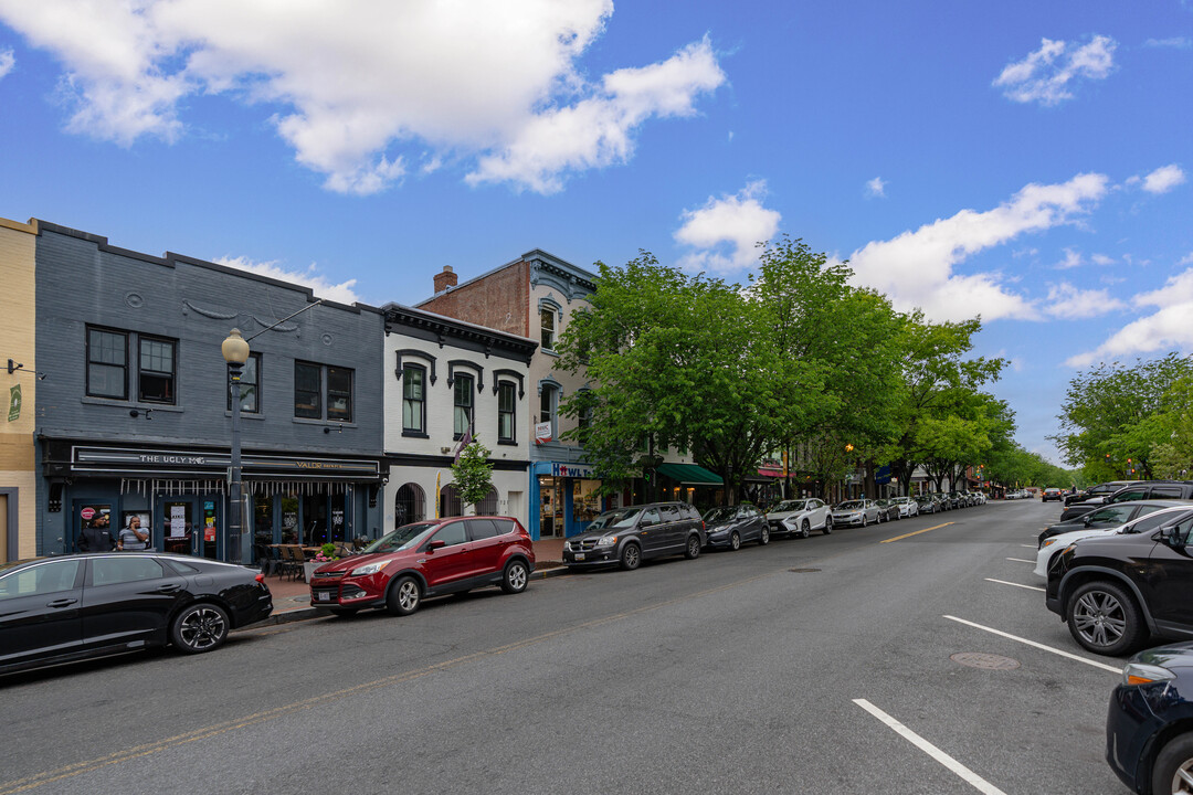 733 8th St SE in Washington, DC - Building Photo