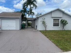 5827 NW 197th Terrace in Hialeah, FL - Building Photo - Building Photo