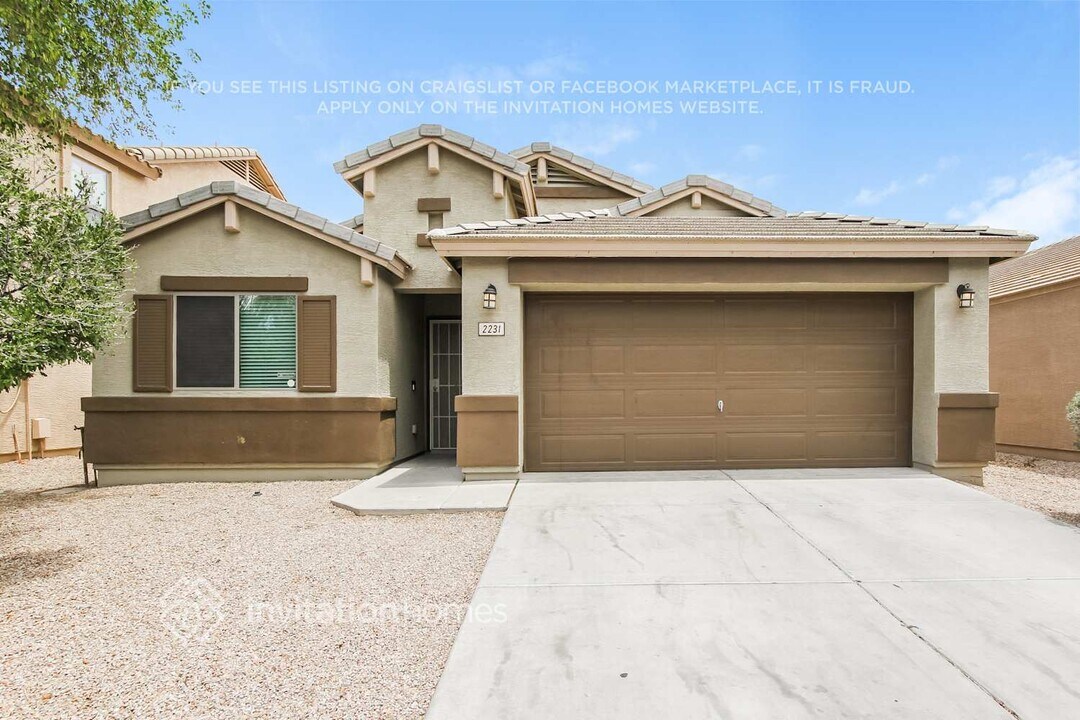 2231 S 101st Dr in Tolleson, AZ - Foto de edificio