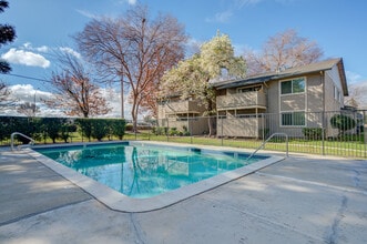 Vineyard Apartments in Livermore, CA - Foto de edificio - Building Photo