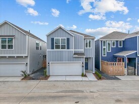 700 Topwater Trl in Kemah, TX - Building Photo