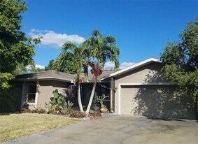 313 SE 16th Pl in Cape Coral, FL - Building Photo