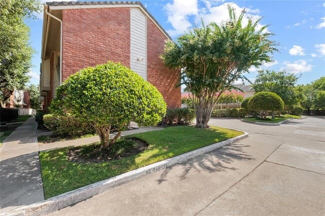 property at 2211 S Kirkwood Rd