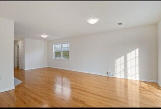31-33-33 Chester Ave in Newark, NJ - Building Photo - Building Photo