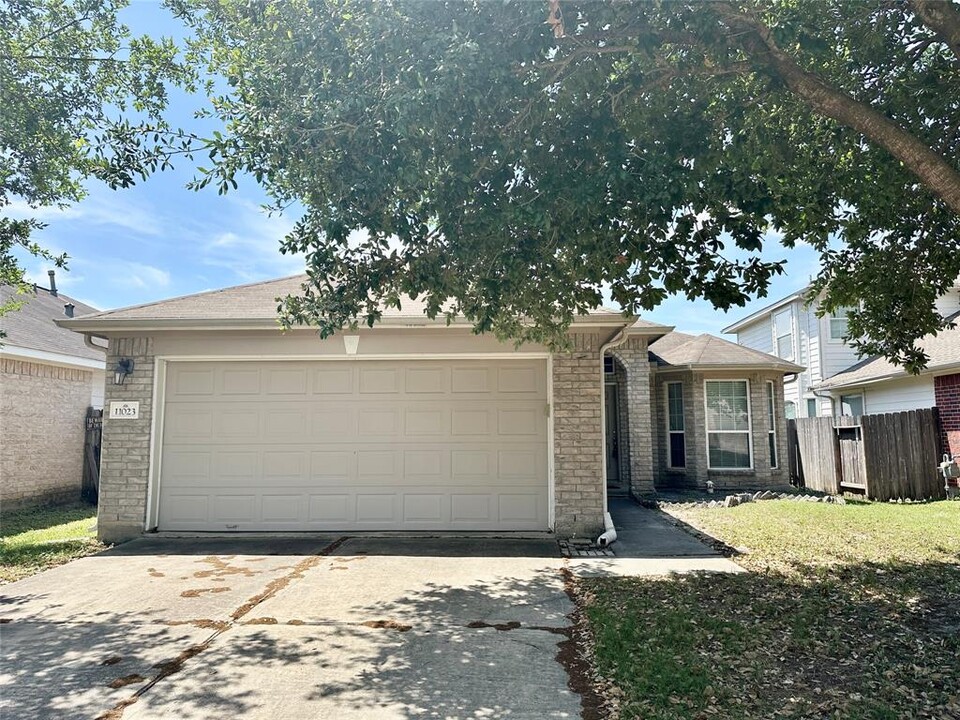 11023 KNOBBLEY Oak Ct in Houston, TX - Building Photo