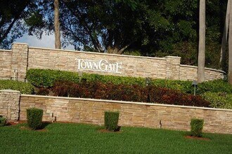 191 NW 152nd Ln in Pembroke Pines, FL - Building Photo - Building Photo