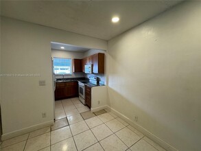 2452 Taylor St in Hollywood, FL - Building Photo - Building Photo