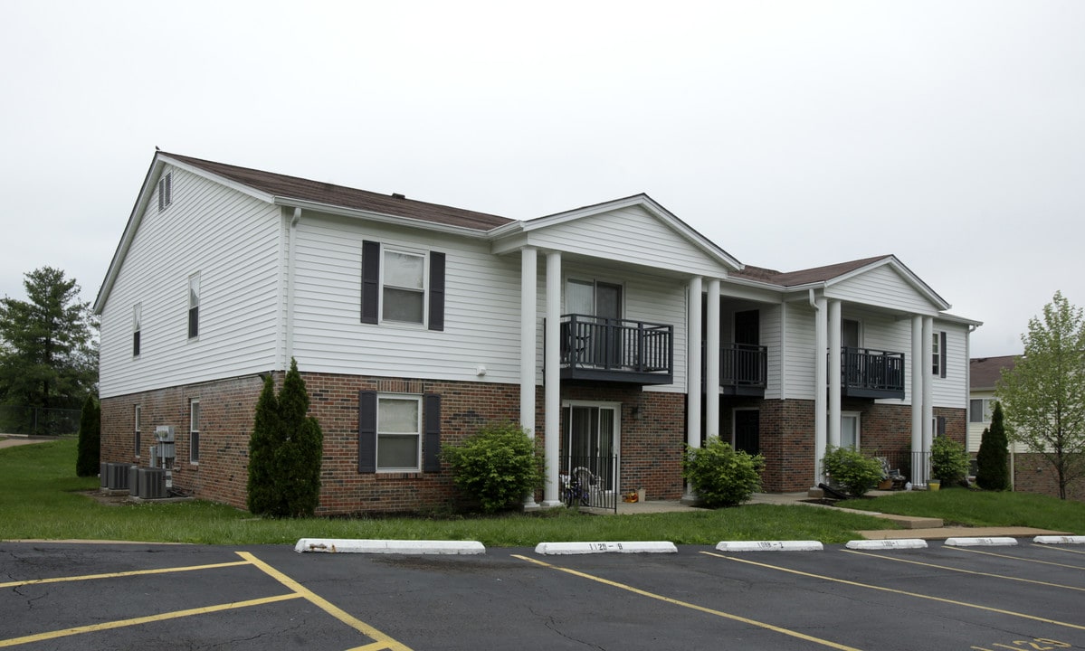 Hawkins Village Apartments in Fenton, MO - Foto de edificio
