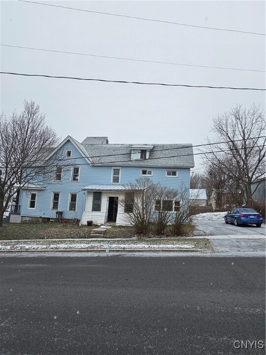 702 Leray St in Watertown, NY - Building Photo